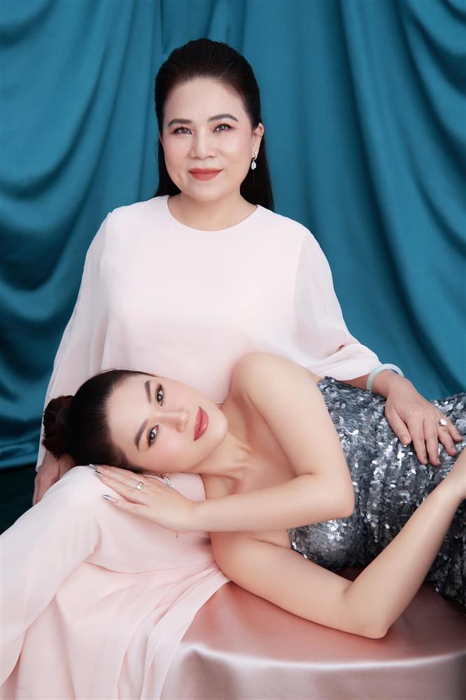 Nhan sắc người mẹ giàu có, quyền lực của rich kid Ngọc Thanh Tâm