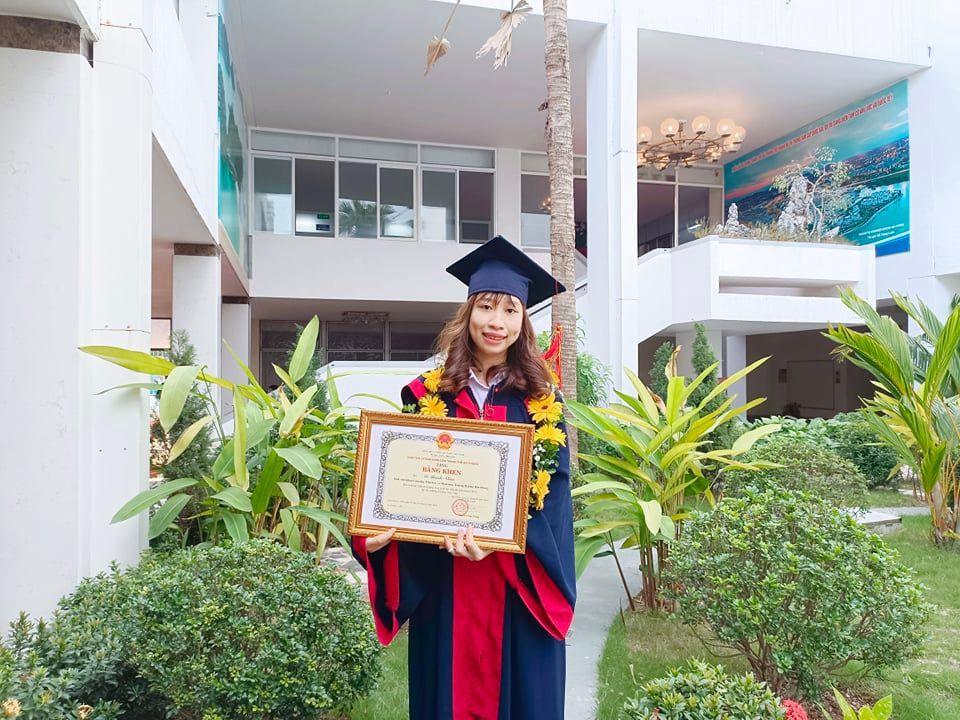 Từ nữ sinh rụt rè đến danh hiệu thủ khoa của cô gái 9X