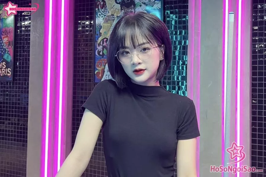 Gấm Kami là ai? Thông tin tiểu sử, sự nghiệp và đời tư của 'thánh nữ bi-a'