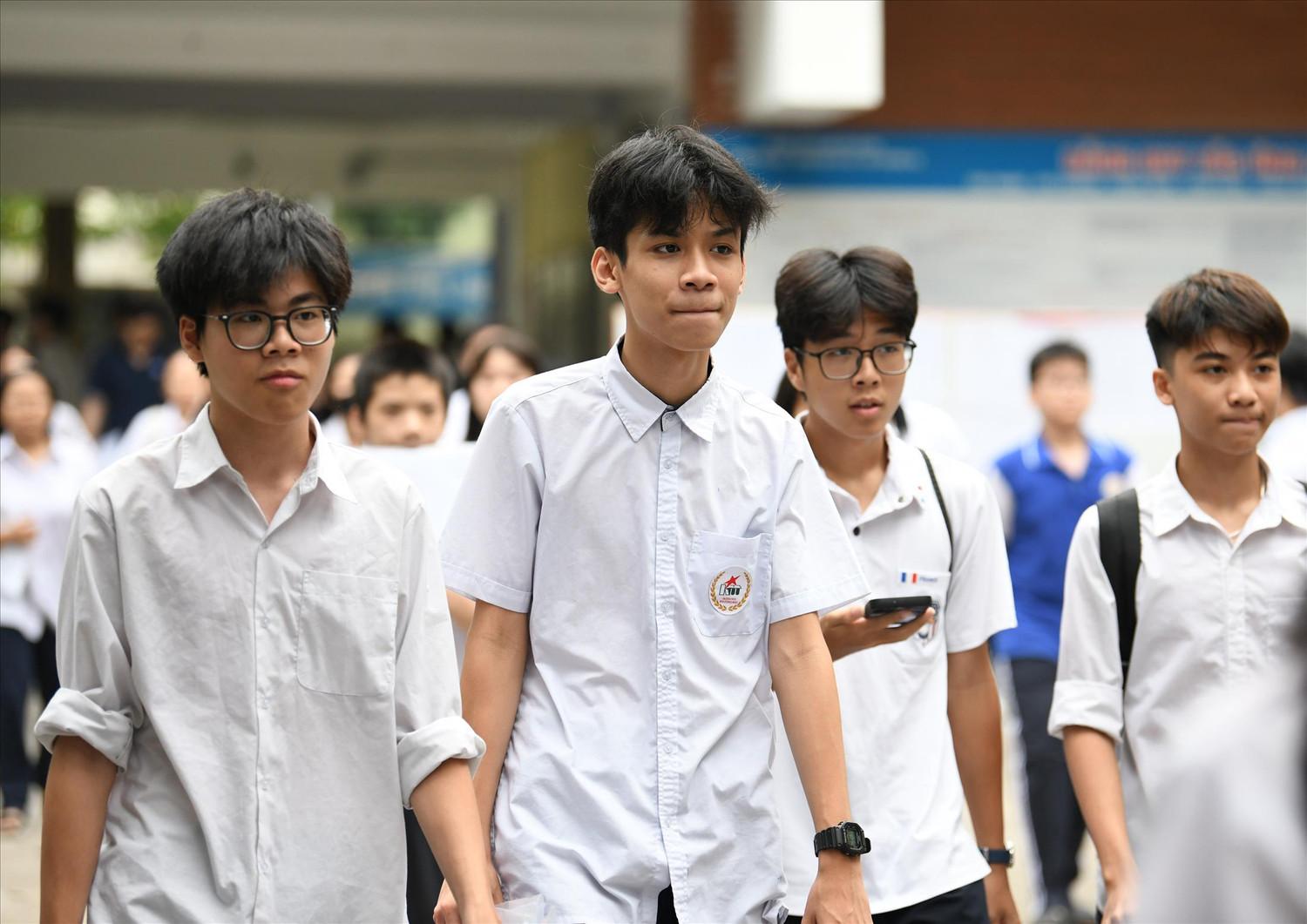 Tuyển sinh lớp 10 ở Hà Nội: Băn khoăn điểm chênh giữa hai nguyện vọng