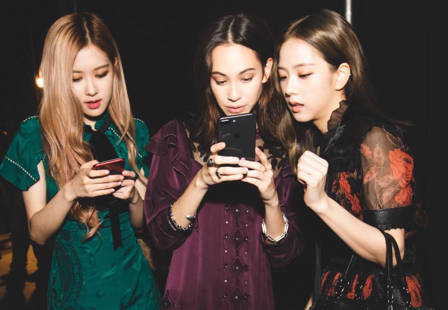 3 việc phụ nữ dại hay rêu rao trên MXH còn phụ nữ khôn ngoan tuyệt đối tránh xa